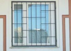 Кованая решетка на окна - изделие 39