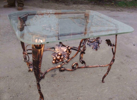 Кованый стол с виноградными гроздьями - Изделие 17